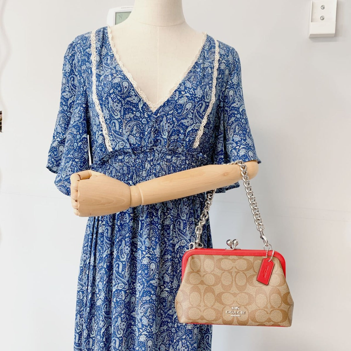 Coach CH512 Nora Kisslock Crossbody In Signature Canvas IN Khaki Electric Red Coach CH512 Nora Kisslock Crossbody In Signature Canvas IN Khaki Electric Red